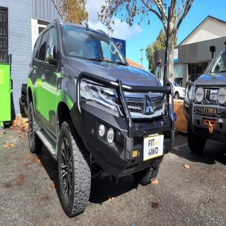 This Pajero Sport came in for a whole list of goodies. 

PIAK Off-road Official - Australia and New Zealand Elite Looped bar
Brown Davis Underbody Protection
Tough Dog Suspension Lift Kit
GME XRS CB Radio
MAXXIS Tyres Australia RAZR AT811

And a Fit My 4WD False Floor

#getfitted #fitmy4wd