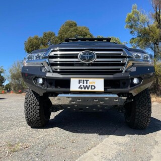 Another Wicked looking 200 series to hit the streets of Adelaide with its new Rhino 4X4 Australia 3D Evolution bar. 

#fitmy4wd #getfitted